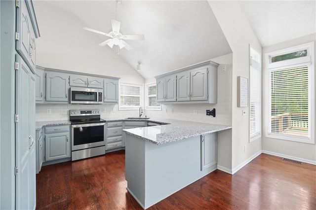 1154 SW SANTA FE Drive, Lee's Summit, MO 64081