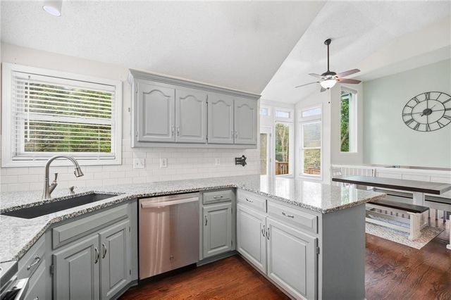 1154 SW SANTA FE Drive, Lee's Summit, MO 64081