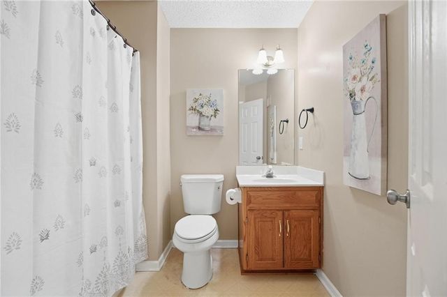 1154 SW SANTA FE Drive, Lee's Summit, MO 64081
