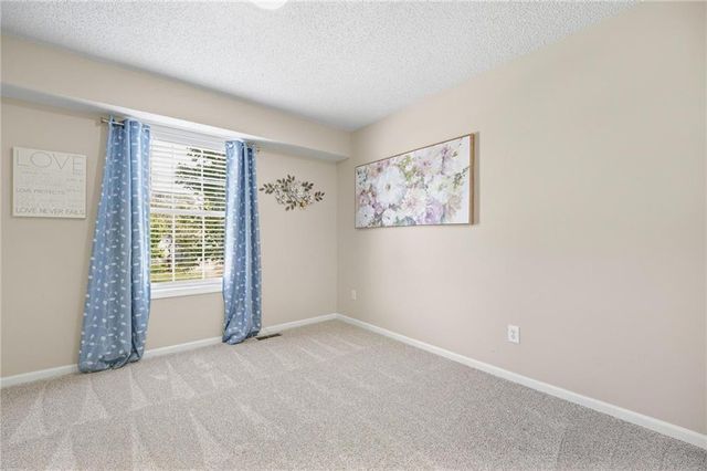 1154 SW SANTA FE Drive, Lee's Summit, MO 64081
