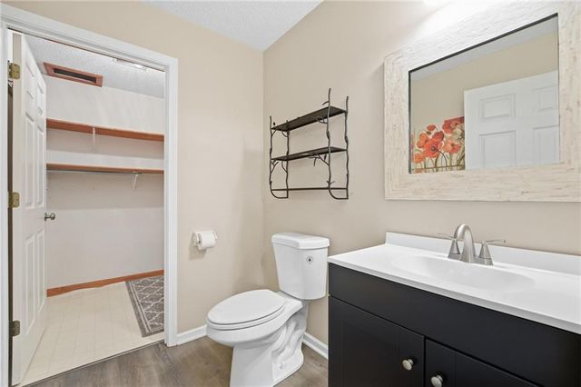 1154 SW SANTA FE Drive, Lee's Summit, MO 64081