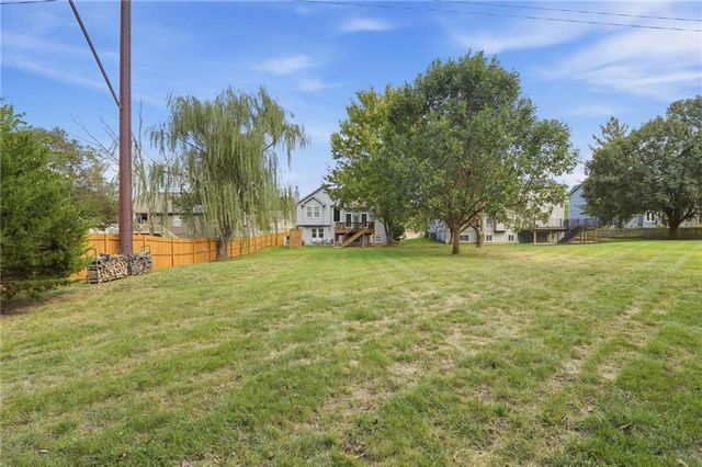 1154 SW SANTA FE Drive, Lee's Summit, MO 64081