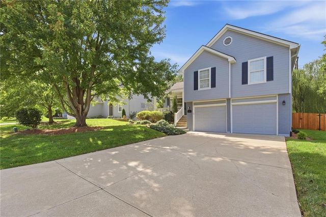 1154 SW SANTA FE Drive, Lee's Summit, MO 64081