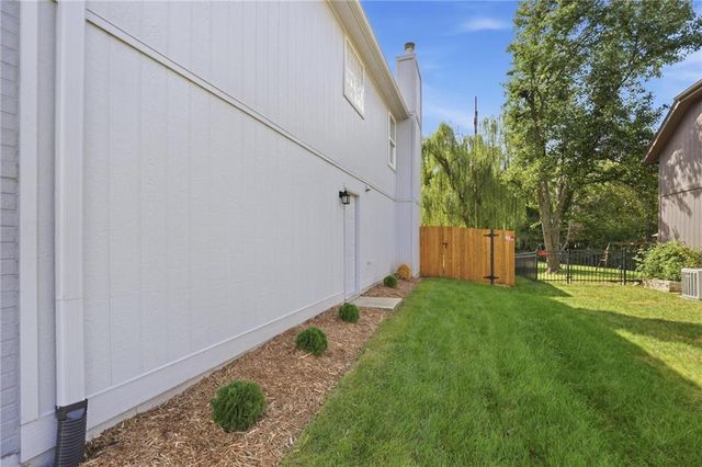 1154 SW SANTA FE Drive, Lee's Summit, MO 64081