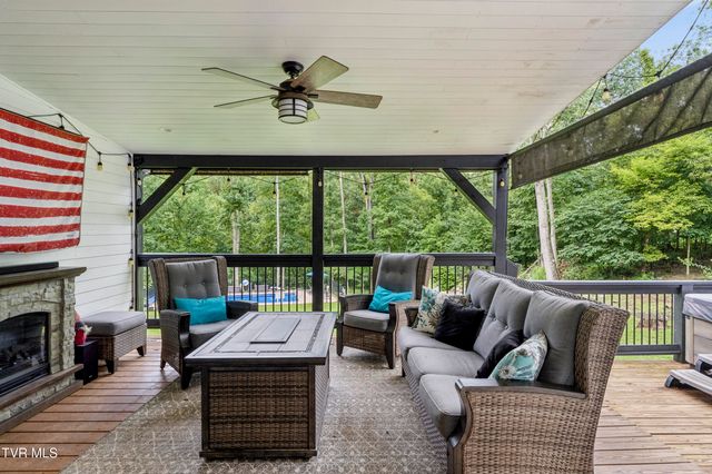 107 Lake Meadow Drive, Gray, TN 37615