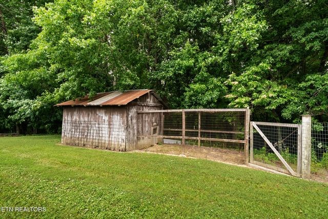 600 Dave Garrett Rd, Crossville, TN 38571