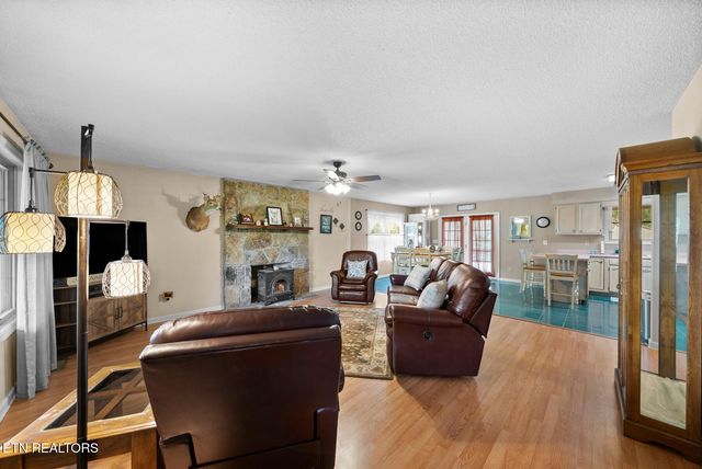 600 Dave Garrett Rd, Crossville, TN 38571