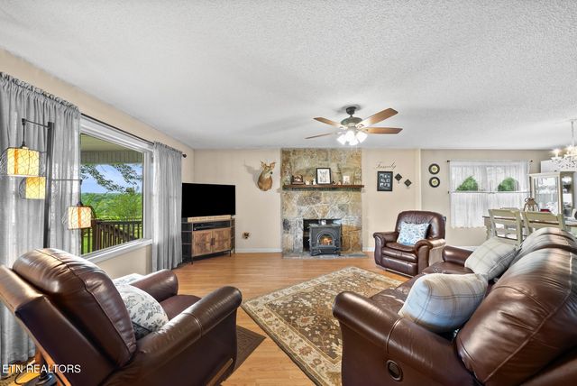 600 Dave Garrett Rd, Crossville, TN 38571