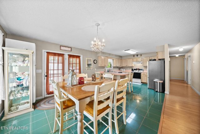600 Dave Garrett Rd, Crossville, TN 38571