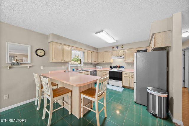 600 Dave Garrett Rd, Crossville, TN 38571