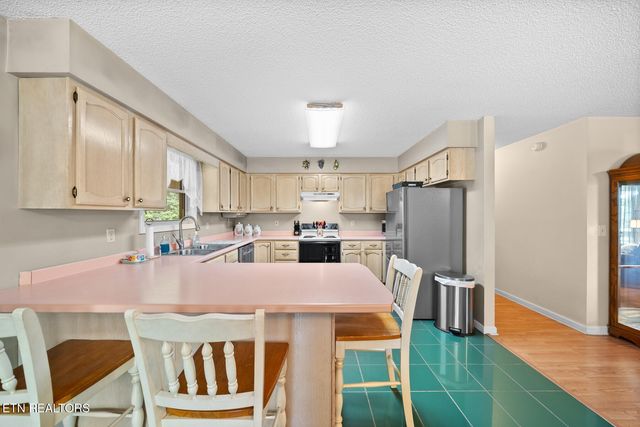 600 Dave Garrett Rd, Crossville, TN 38571