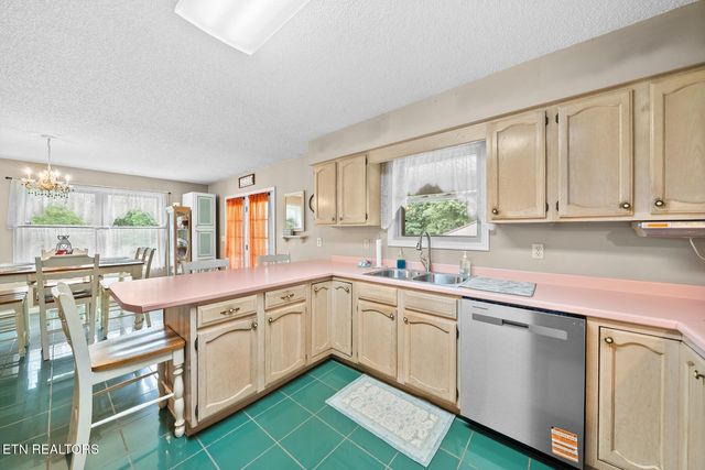600 Dave Garrett Rd, Crossville, TN 38571