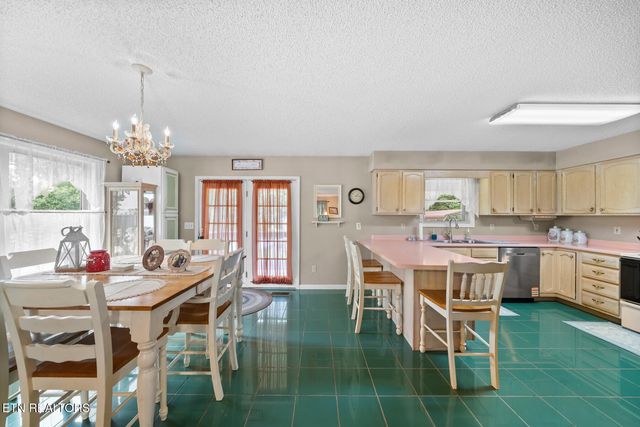 600 Dave Garrett Rd, Crossville, TN 38571