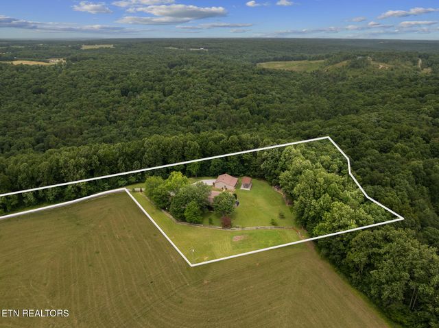 600 Dave Garrett Rd, Crossville, TN 38571