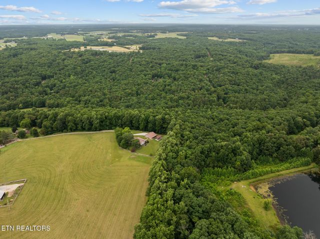 600 Dave Garrett Rd, Crossville, TN 38571