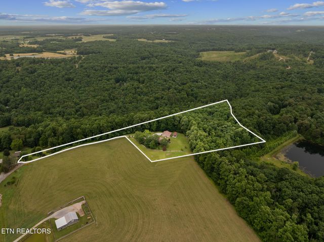 600 Dave Garrett Rd, Crossville, TN 38571