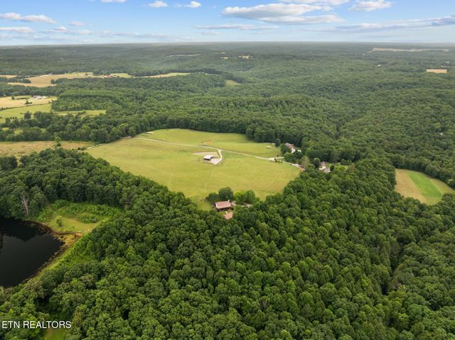 600 Dave Garrett Rd, Crossville, TN 38571