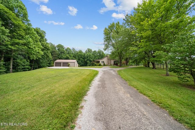 600 Dave Garrett Rd, Crossville, TN 38571