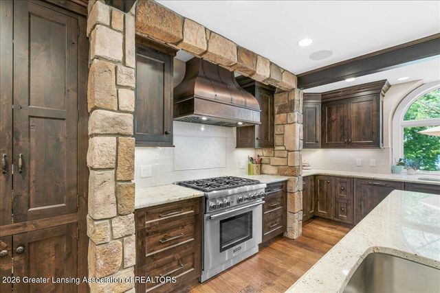 808 E Geneva Drive, Dewitt, MI 48820