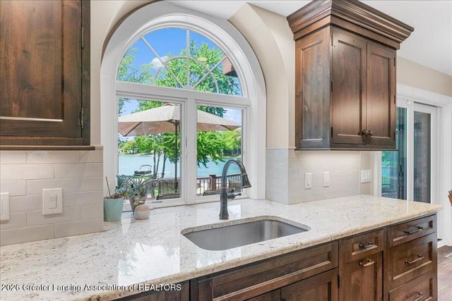 808 E Geneva Drive, Dewitt, MI 48820