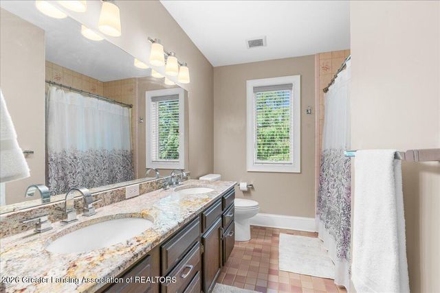 808 E Geneva Drive, Dewitt, MI 48820