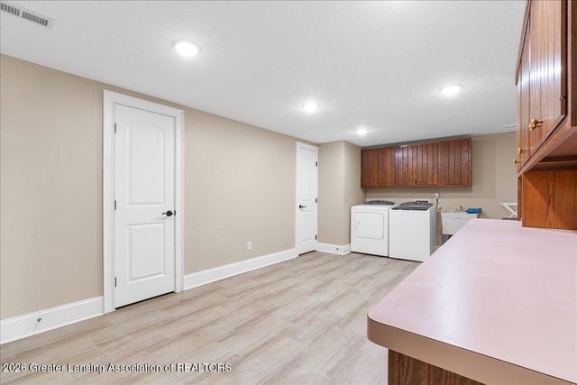 808 E Geneva Drive, Dewitt, MI 48820