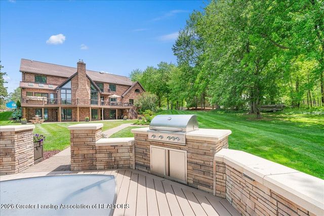 808 E Geneva Drive, Dewitt, MI 48820