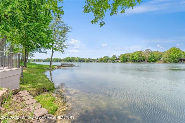 808 E Geneva Drive, Dewitt, MI 48820