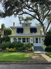 221 13TH AVENUE NE, St Petersburg, FL 33701