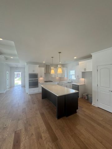 6193 Parkhaven Blvd, Hermitage, TN 37076