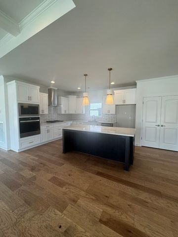 6193 Parkhaven Blvd, Hermitage, TN 37076