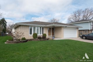 10614 S 84th Avenue, Palos Hills, IL 60465