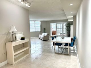 801 Brickell Bay Dr 465, Miami, FL 33131