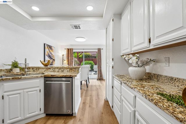 1657 Holly Cir, Pleasanton, CA 94566