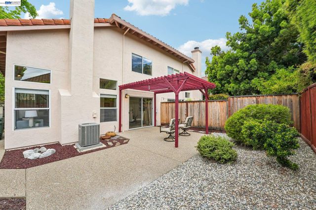 1657 Holly Cir, Pleasanton, CA 94566