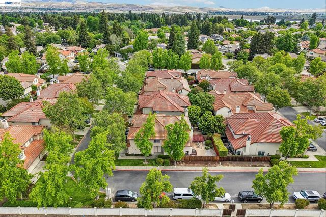 1657 Holly Cir, Pleasanton, CA 94566