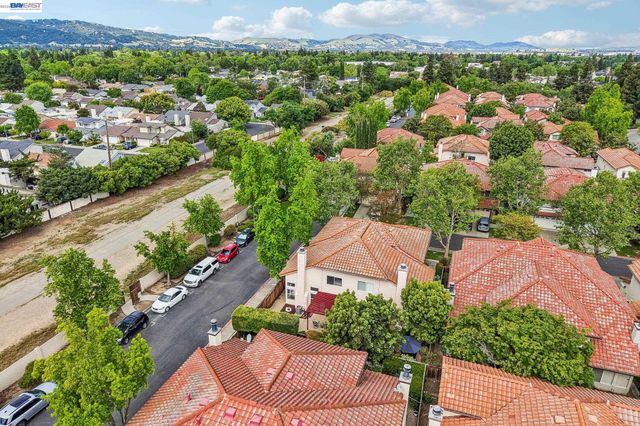 1657 Holly Cir, Pleasanton, CA 94566