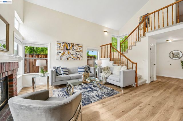 1657 Holly Cir, Pleasanton, CA 94566