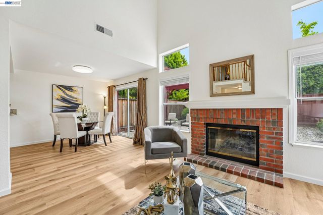 1657 Holly Cir, Pleasanton, CA 94566