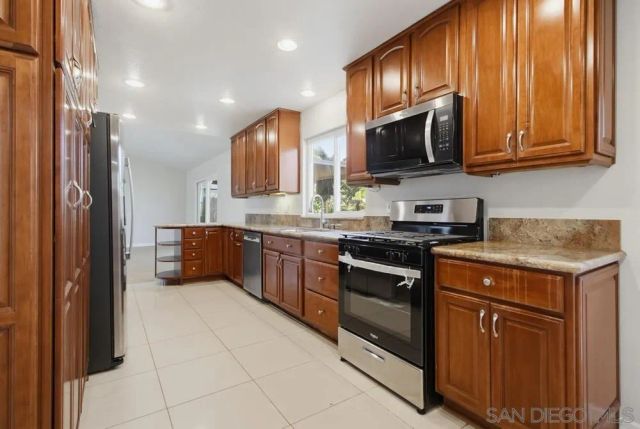 2190 Greenbrier Drive, Oceanside, CA 92054
