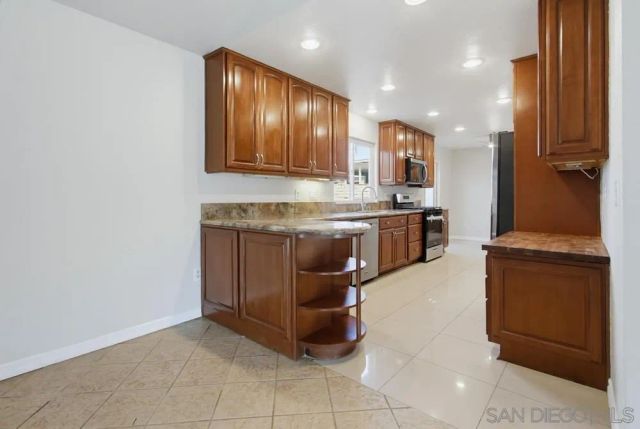 2190 Greenbrier Drive, Oceanside, CA 92054