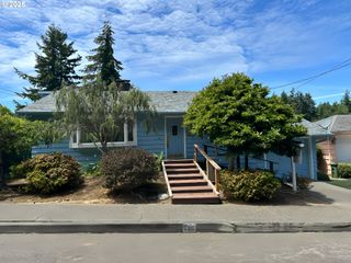 725 N 9TH St, Coos Bay, OR 97420