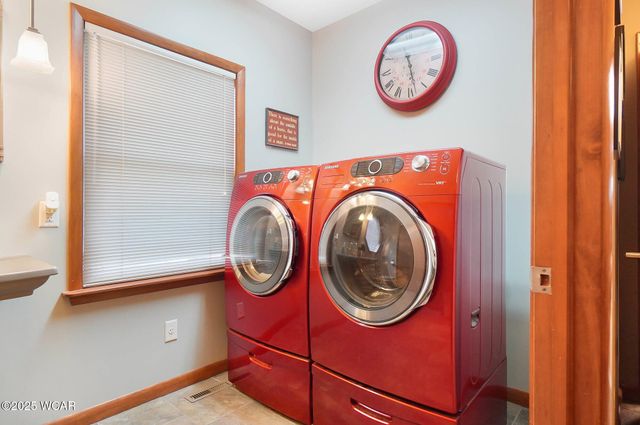 1100 W Auglaize Street, Wapakoneta, OH 45895