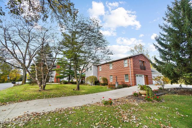 1100 W Auglaize Street, Wapakoneta, OH 45895