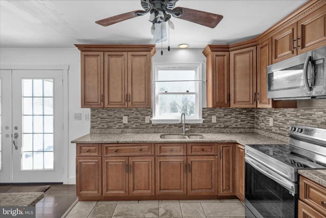 3059 BUCKTHORN DR, Lancaster, PA 17601