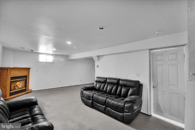 3059 BUCKTHORN DR, Lancaster, PA 17601