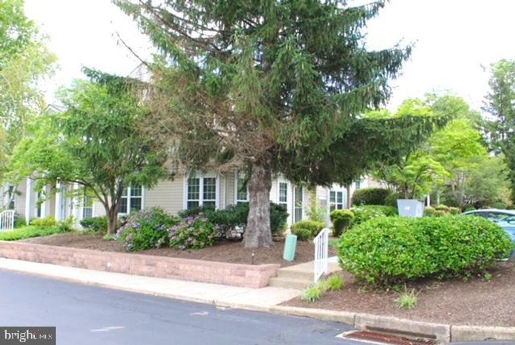 12018 BEACON HILL DR, Southampton, PA 18966