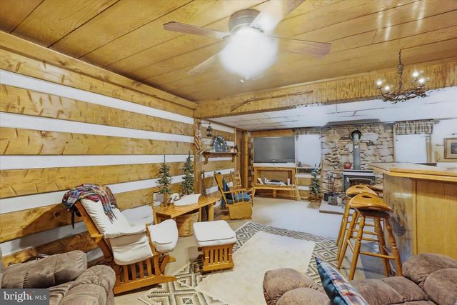 2285 BREMER RD, Dover, PA 17315
