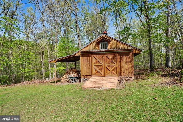 2285 BREMER RD, Dover, PA 17315