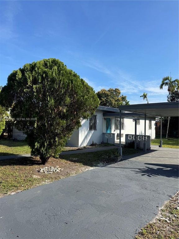 480 NE 127th St, North Miami, FL 33161